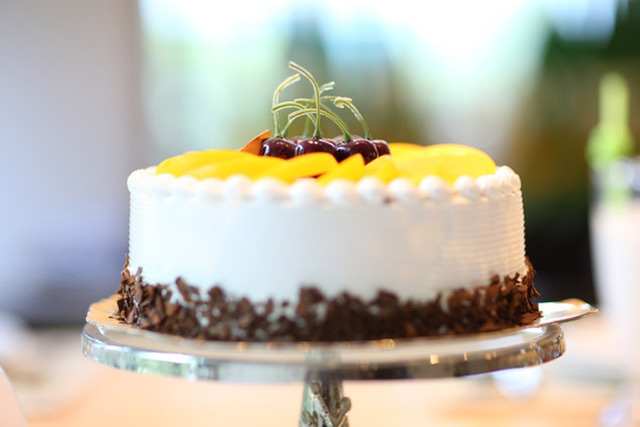 Adult birthday ideas of pineapple cake