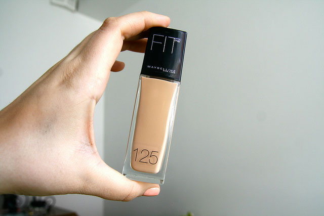 Maybelline-New-York-Fit-Me-Matte-Plus-Poreless-Foundation-Makeup